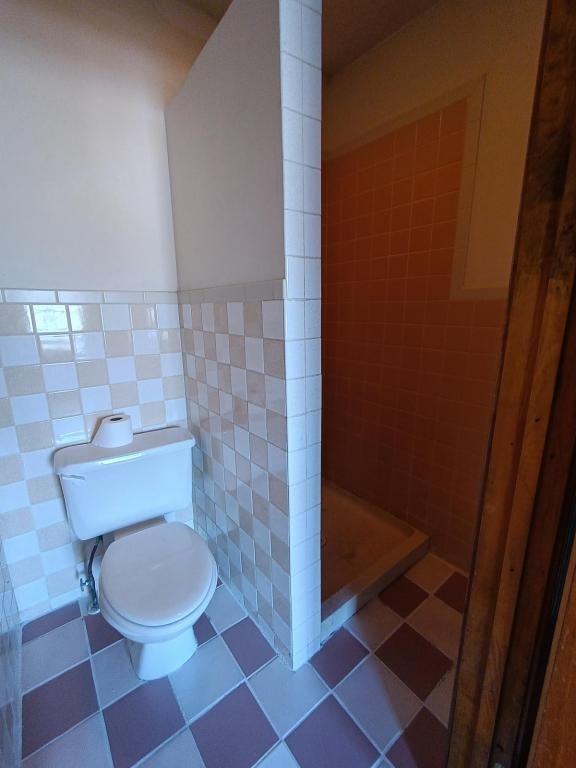 124 Division St - Photo 3 of 7