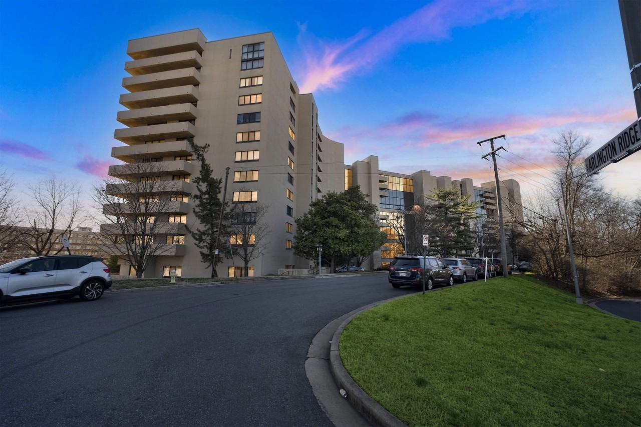 1101 S Arlington Ridge Rd #806