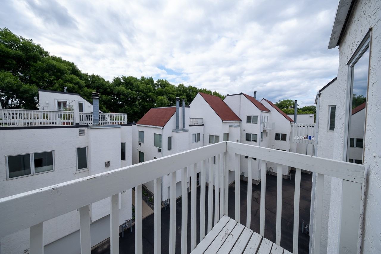 3011 Lake Shore Dr #1 - Photo 2 of 33