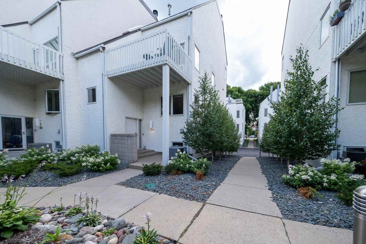 3011 Lake Shore Dr #1 - Photo 4 of 33