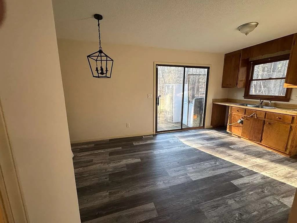 4423 American Dr #B - Photo 4 of 15