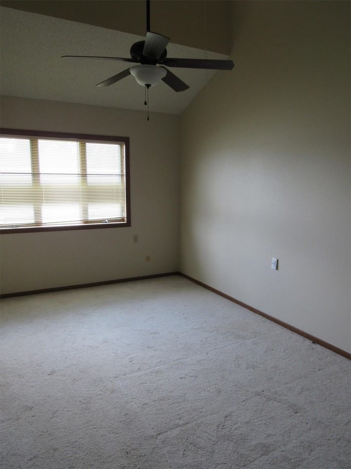 100 W 6th St #2 - Photo 4 of 12