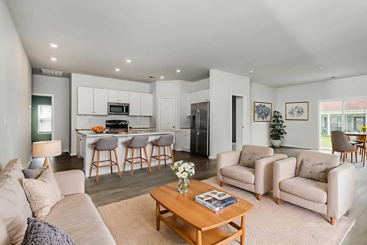 143 S Reindeer Rd - Photo 2 of 15