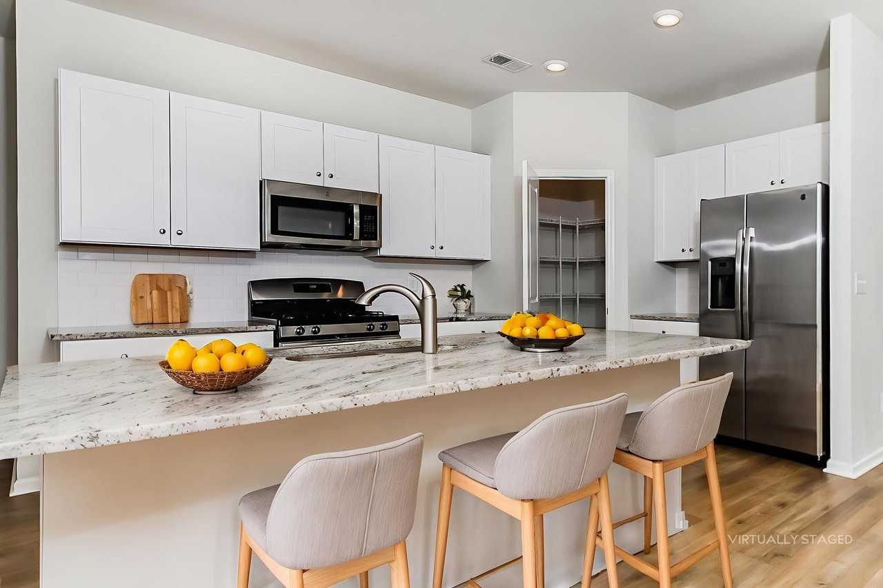 143 S Reindeer Rd - Photo 3 of 15