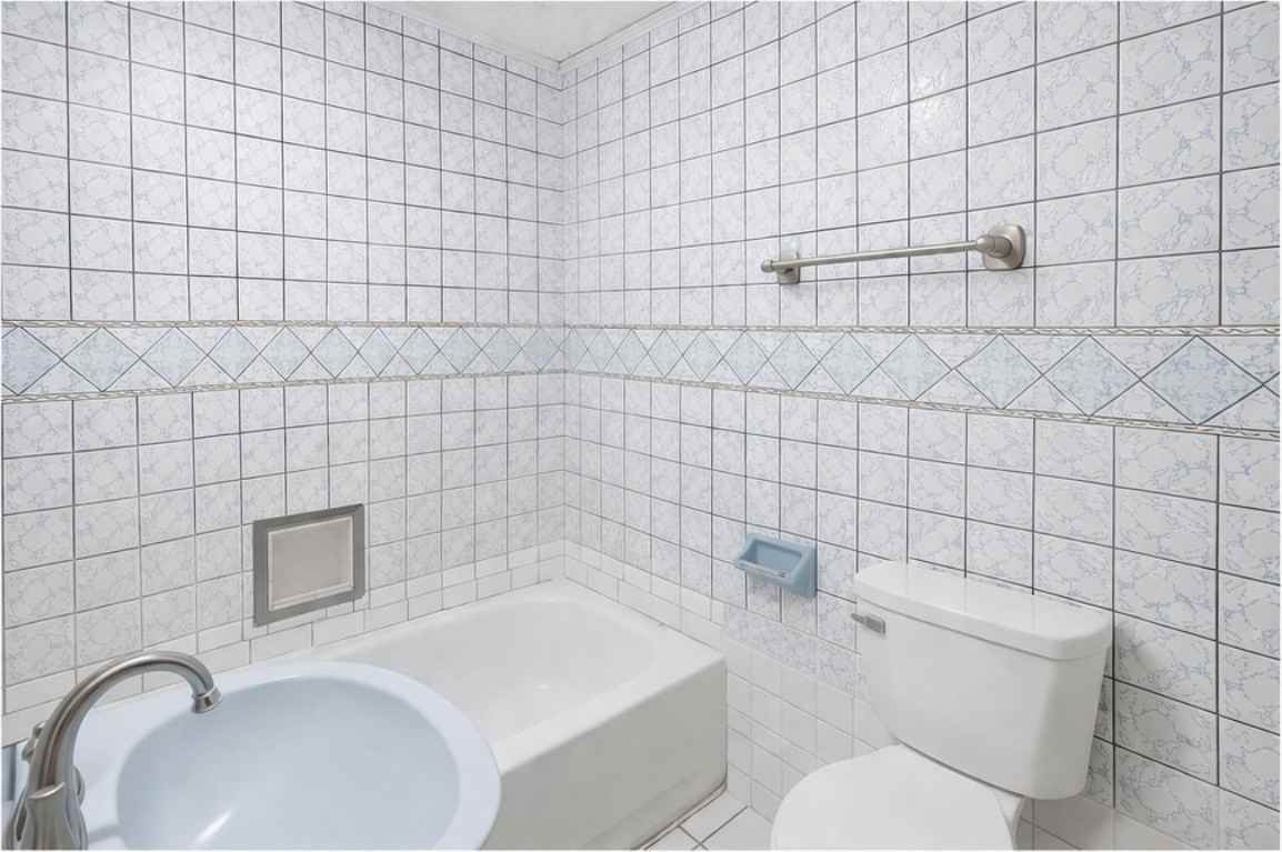 407 Marshall St - Photo 2 of 8