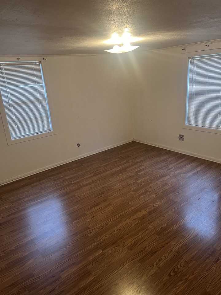 407 Marshall St - Photo 3 of 8