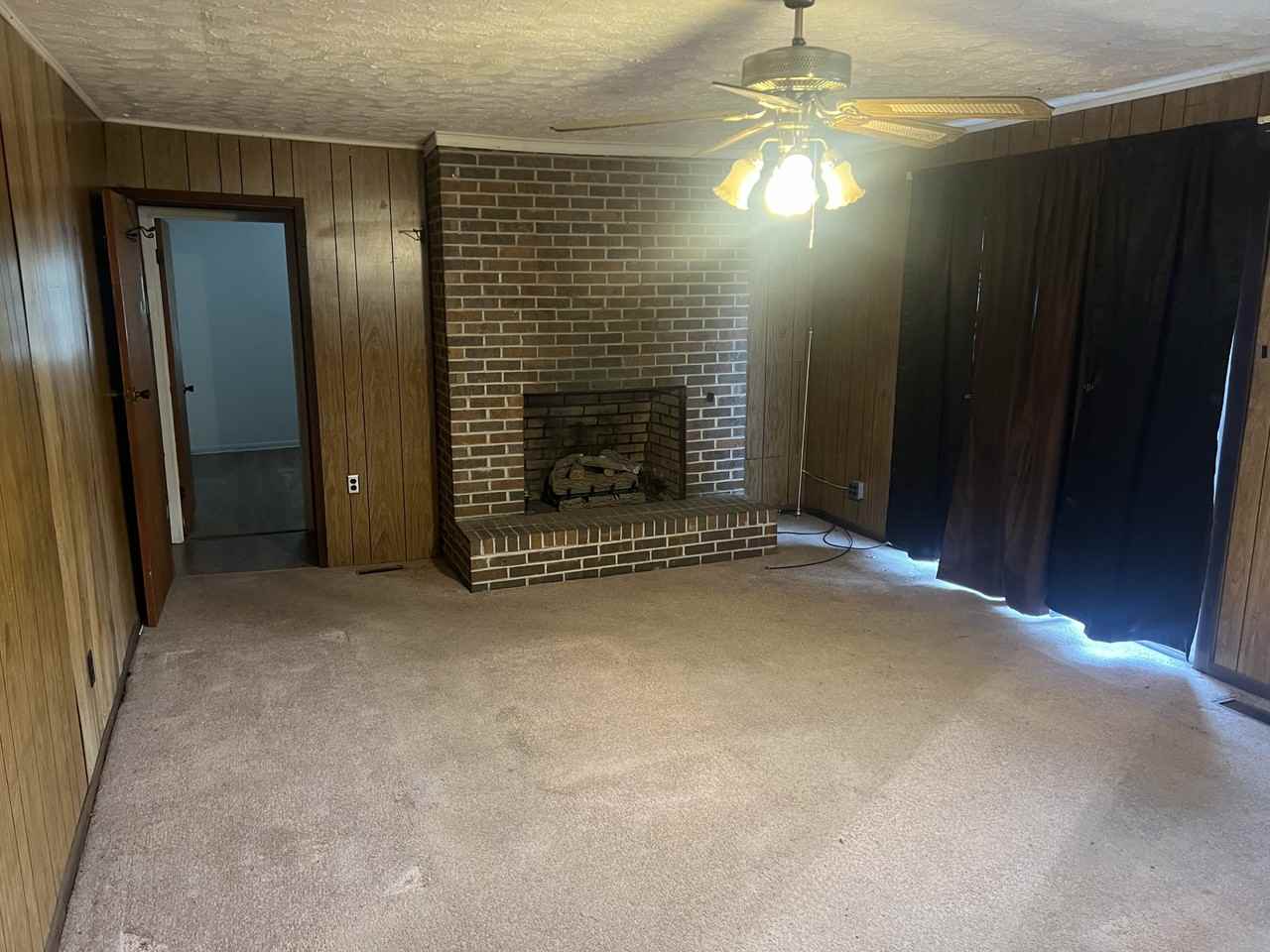 407 Marshall St - Photo 4 of 8