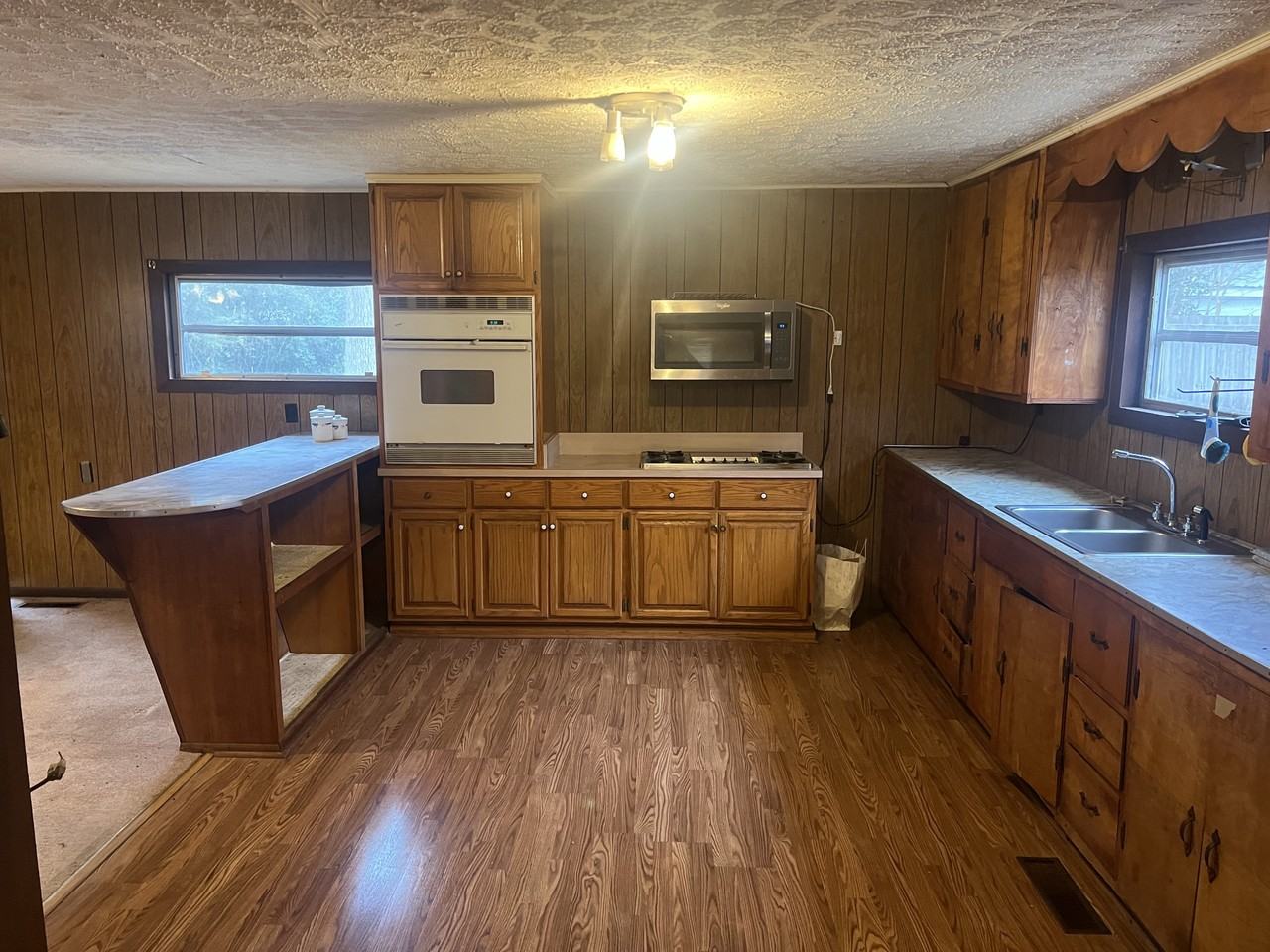 407 Marshall St - Photo 5 of 8