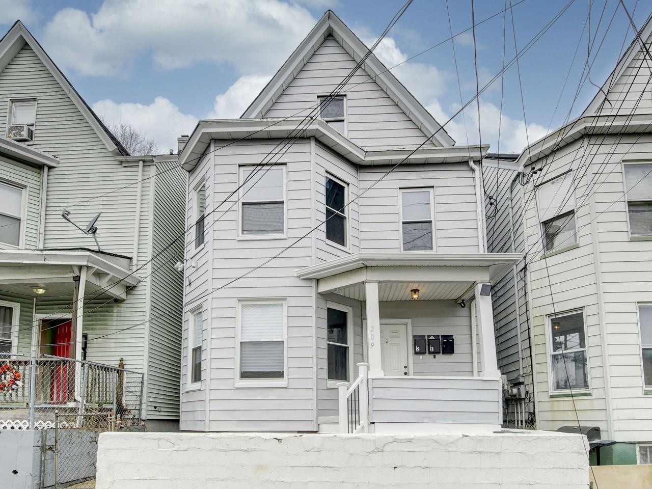 209 N 4th St #1st