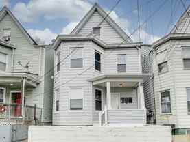 209 N 4th St #1st - Photo 1 of 1