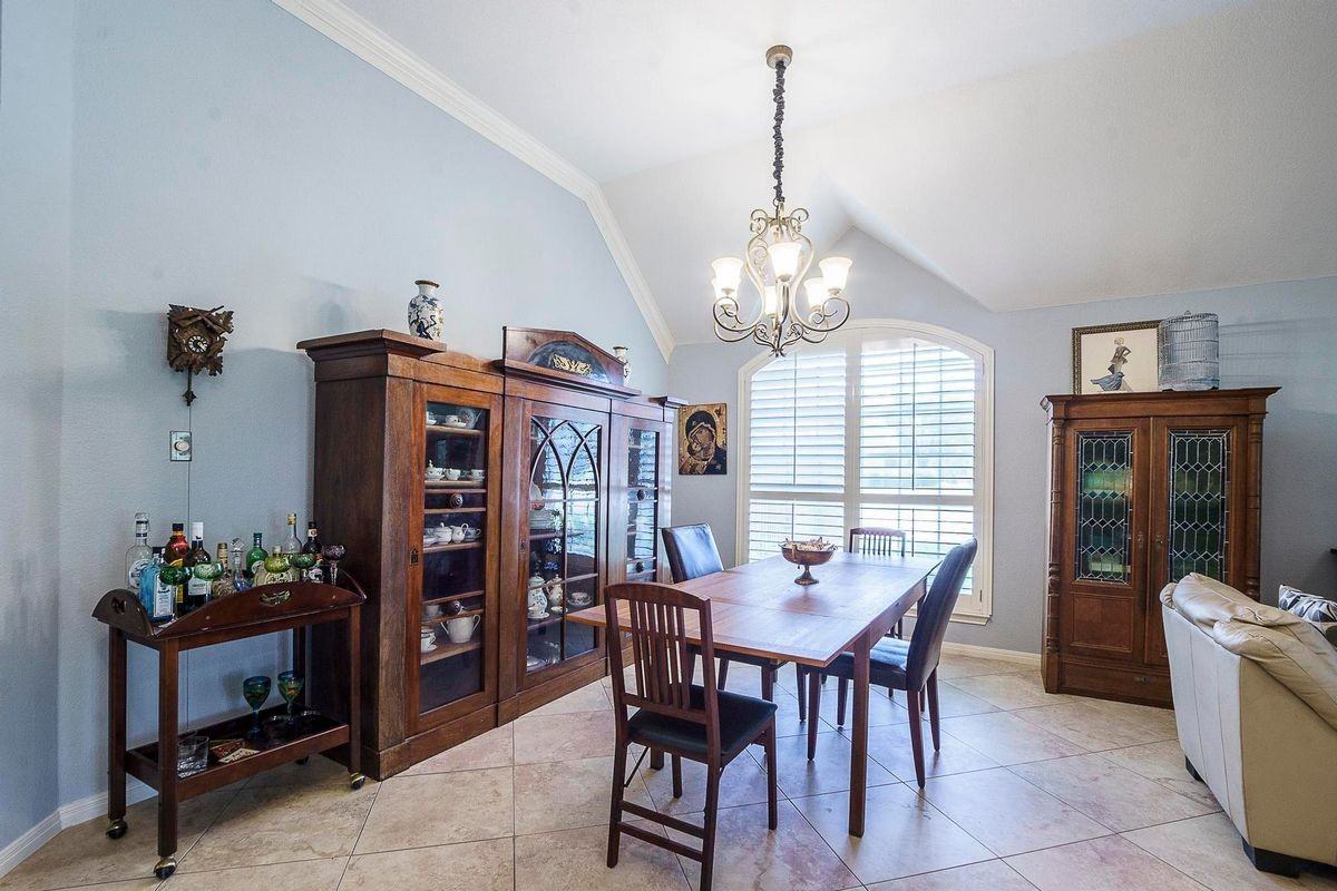 5201 Kite Tail Dr - Photo 4 of 40