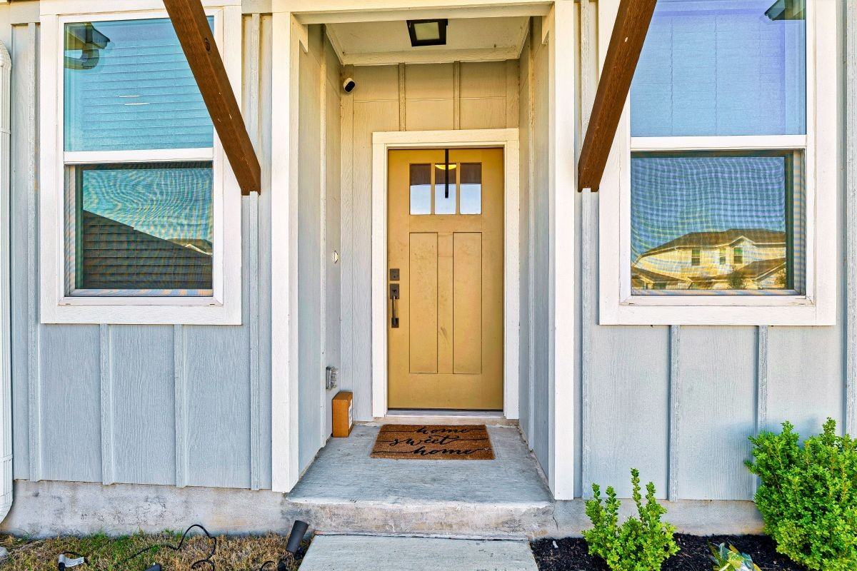 501 Peace Dr - Photo 3 of 28