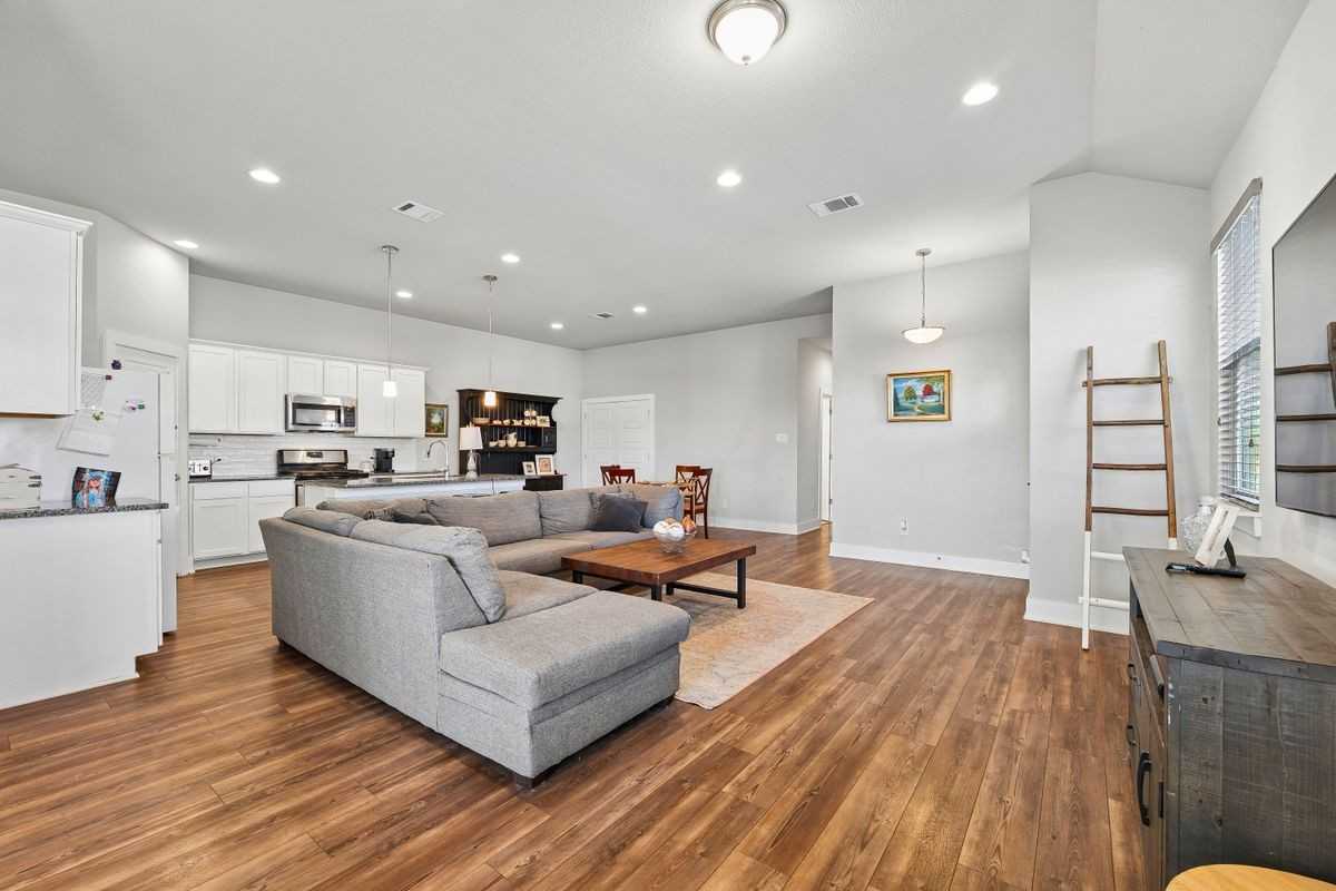 501 Peace Dr - Photo 7 of 28