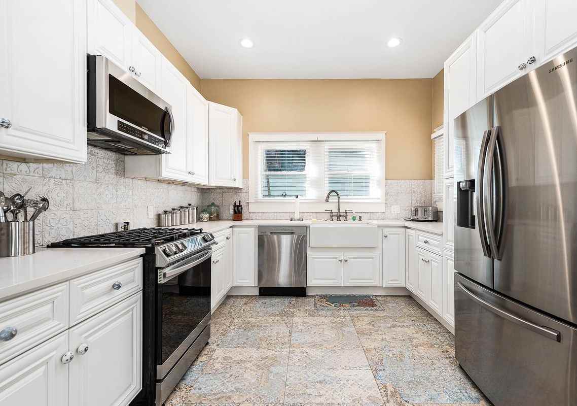 3811 Avenue O - Photo 2 of 3