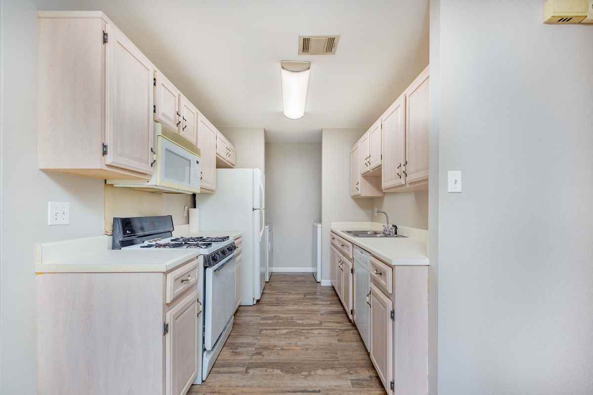 2322 Klattenhoff Dr - Photo 7 of 33