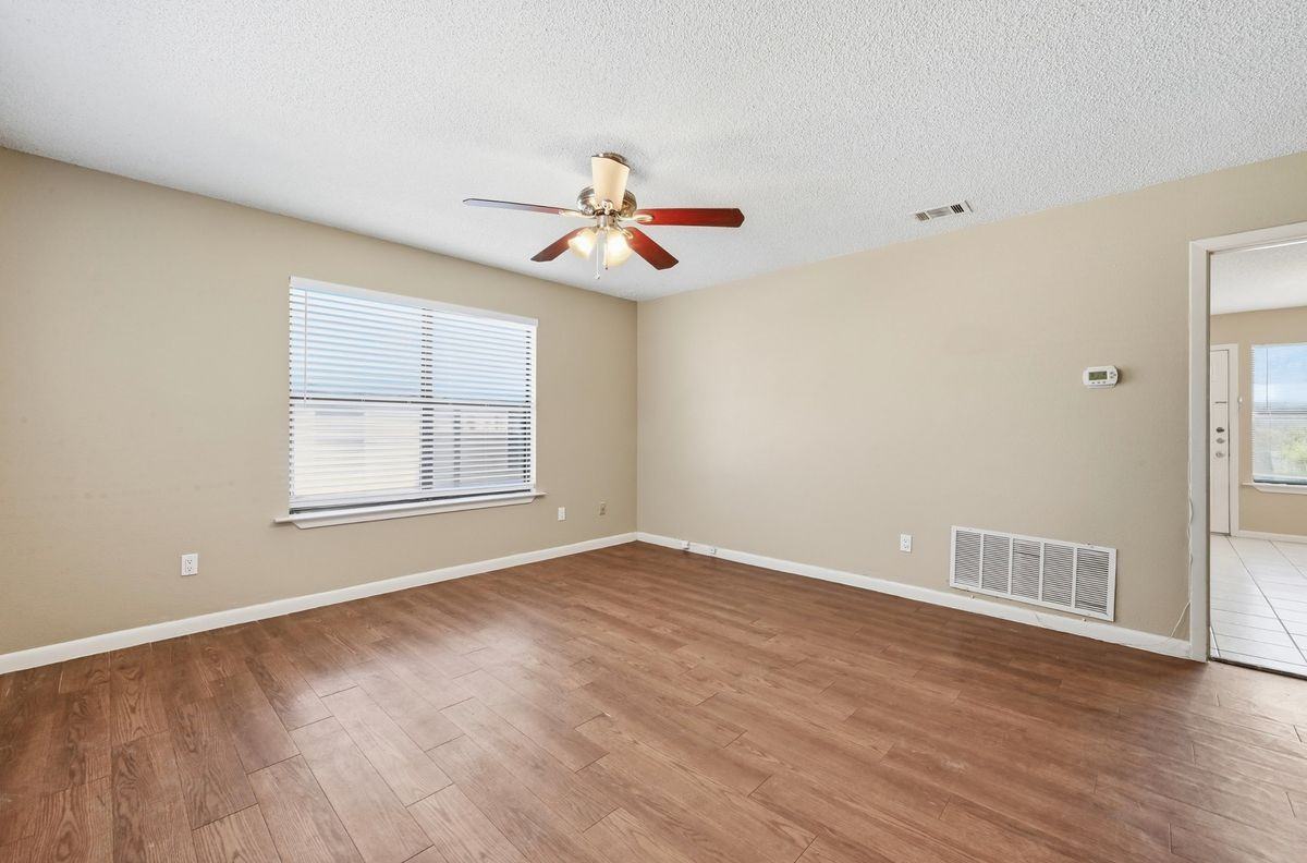 8011 Lazy Ln ##B - Photo 3 of 23