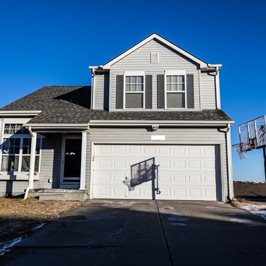 7025 N 88th St - Photo 2 of 3