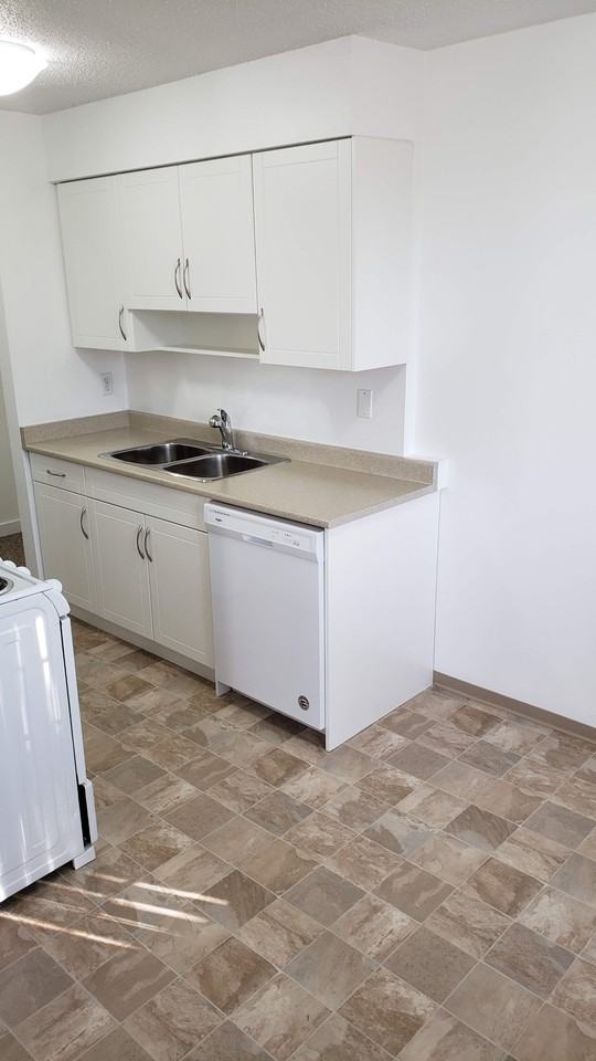 Parklane Manor Apartments - Photo 7 of 34