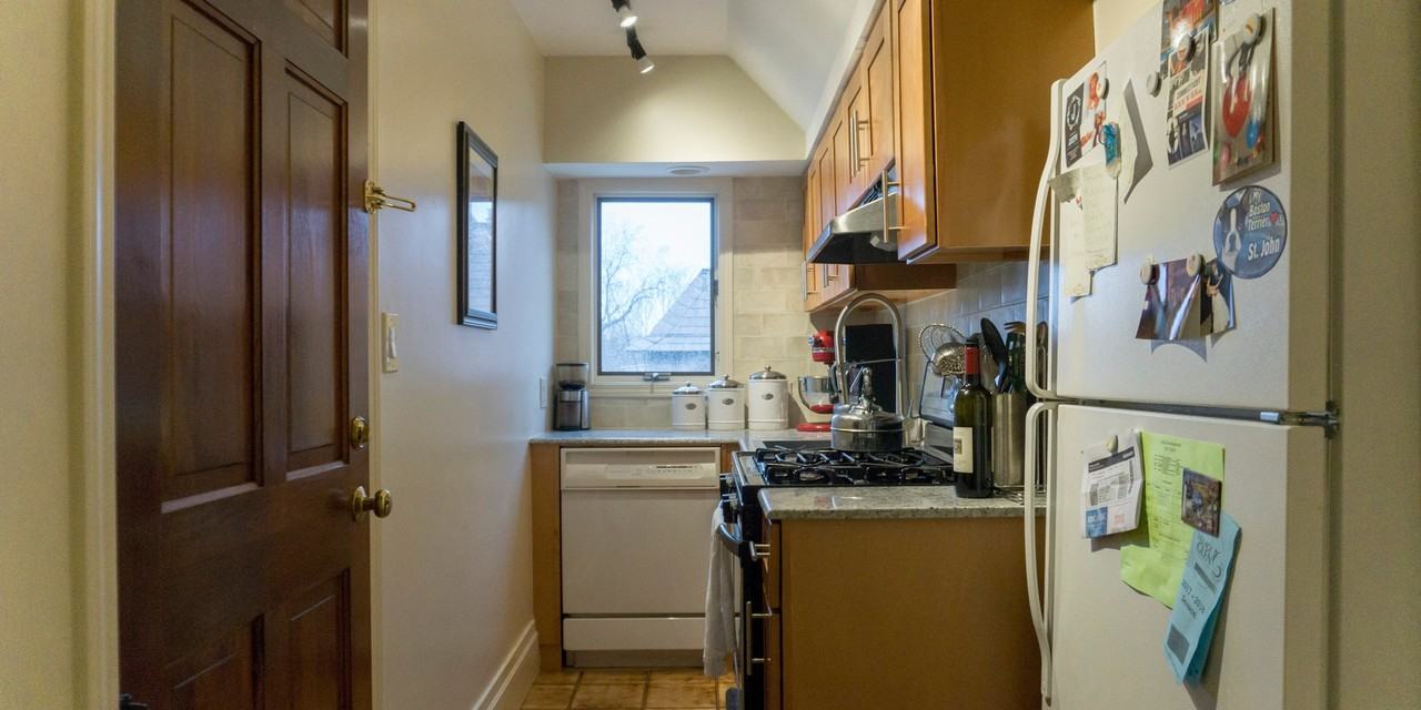733 West Delavan - Photo 3 of 16