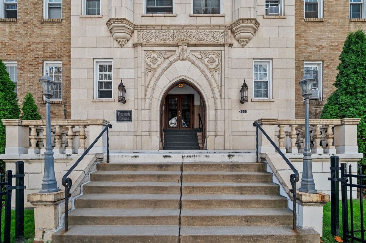 Bayard Manor Apartments - Photo 3 of 18