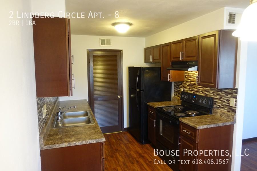 2 Lindbergh Cir #8 - Photo 4 of 5