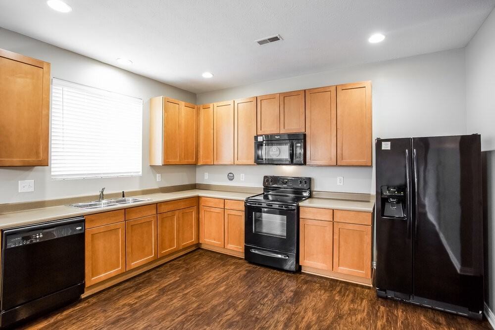 8025 Cole Wood Blvd - Photo 7 of 16