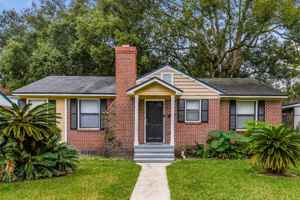 featured image of 346 W 68th St