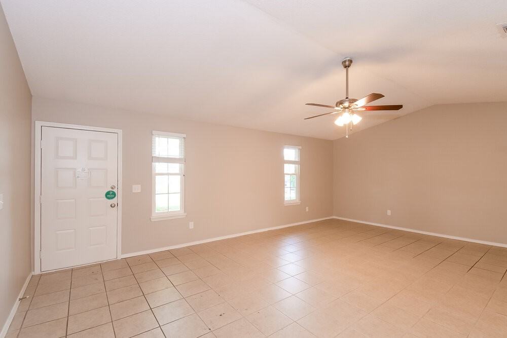 10757 Spurs Ct - Photo 3 of 16