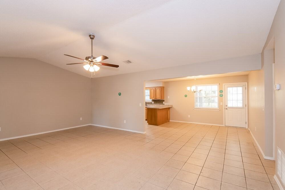 10757 Spurs Ct - Photo 4 of 16
