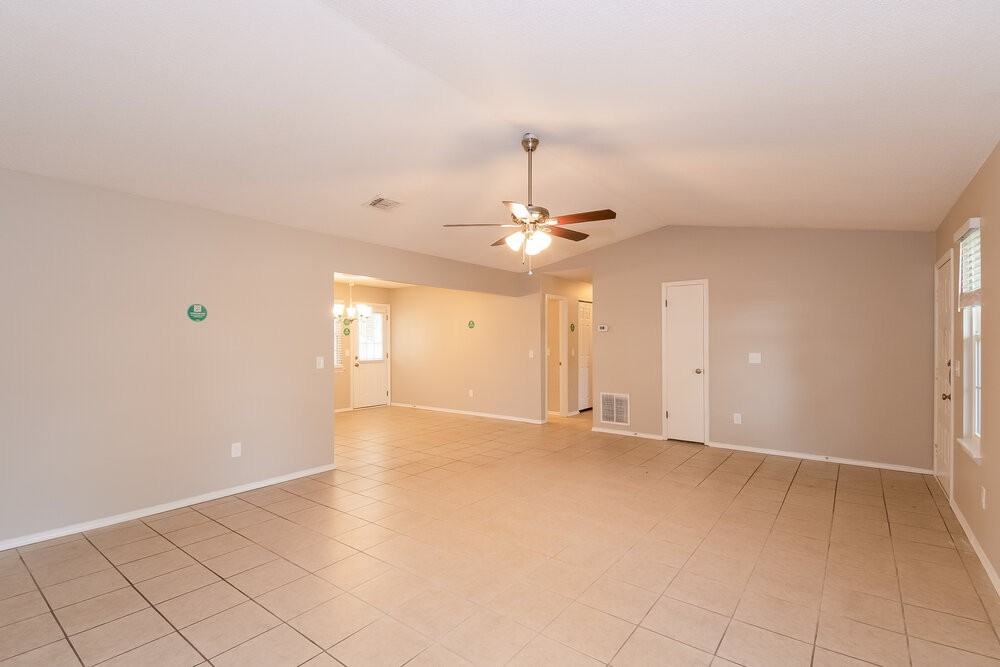 10757 Spurs Ct - Photo 5 of 16