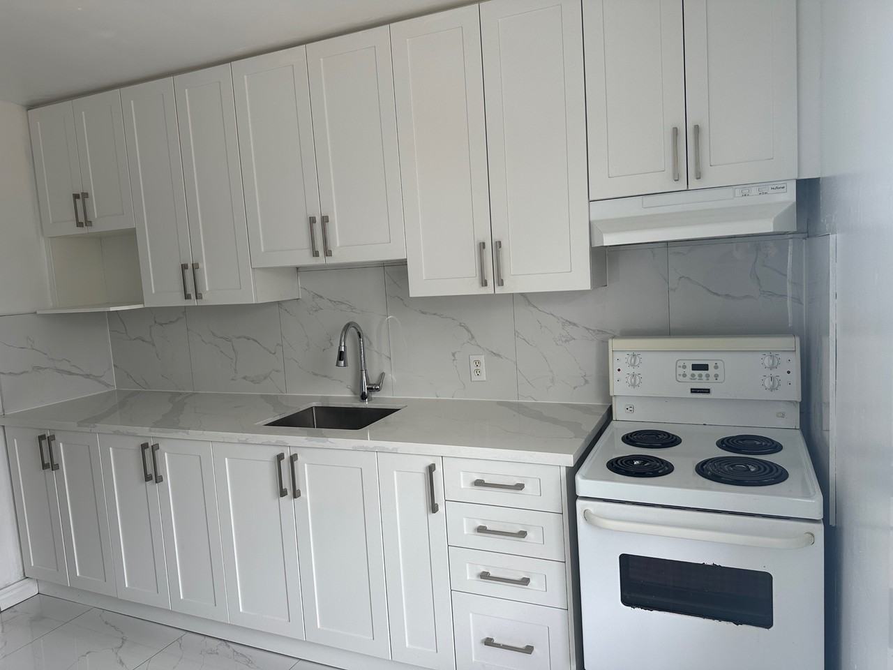 119 Rossland Rd E #4 - Photo 4 of 15