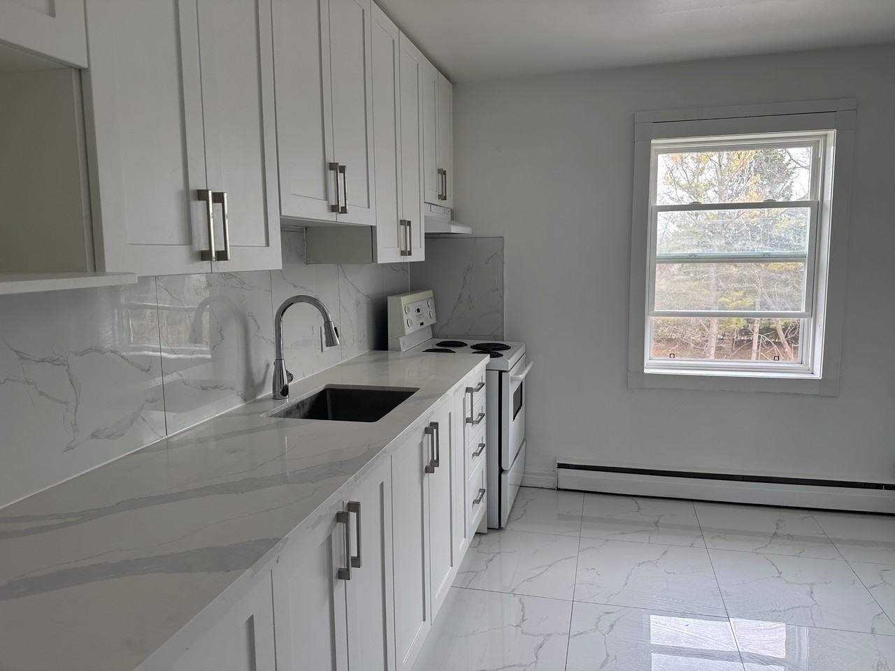 119 Rossland Rd E #4 - Photo 7 of 15