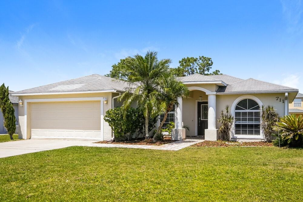 711 Pelican Ct - Photo 3 of 16