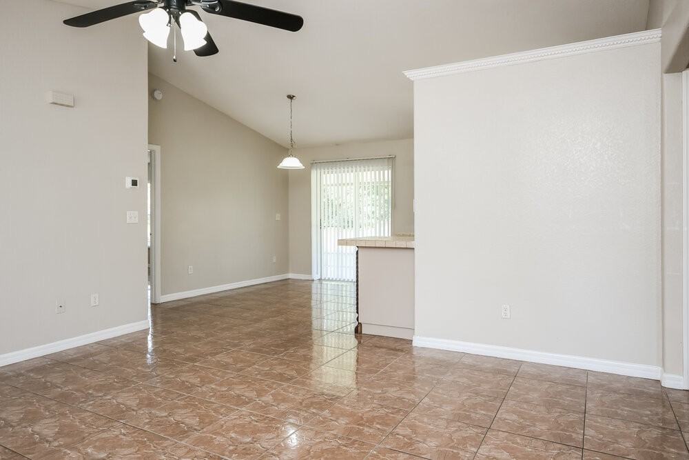 711 Pelican Ct - Photo 4 of 16