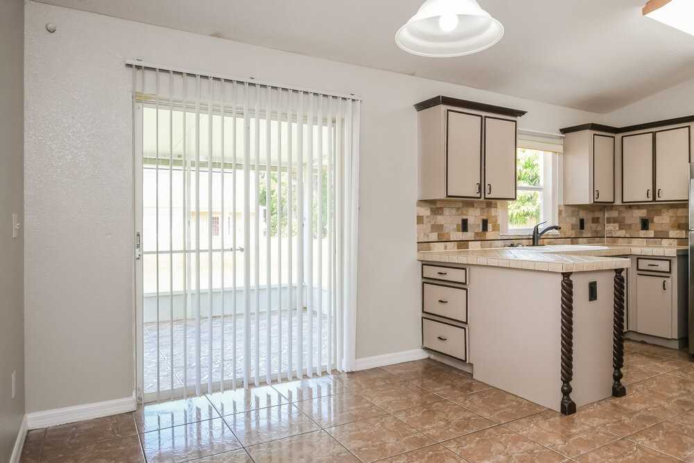 711 Pelican Ct - Photo 6 of 16