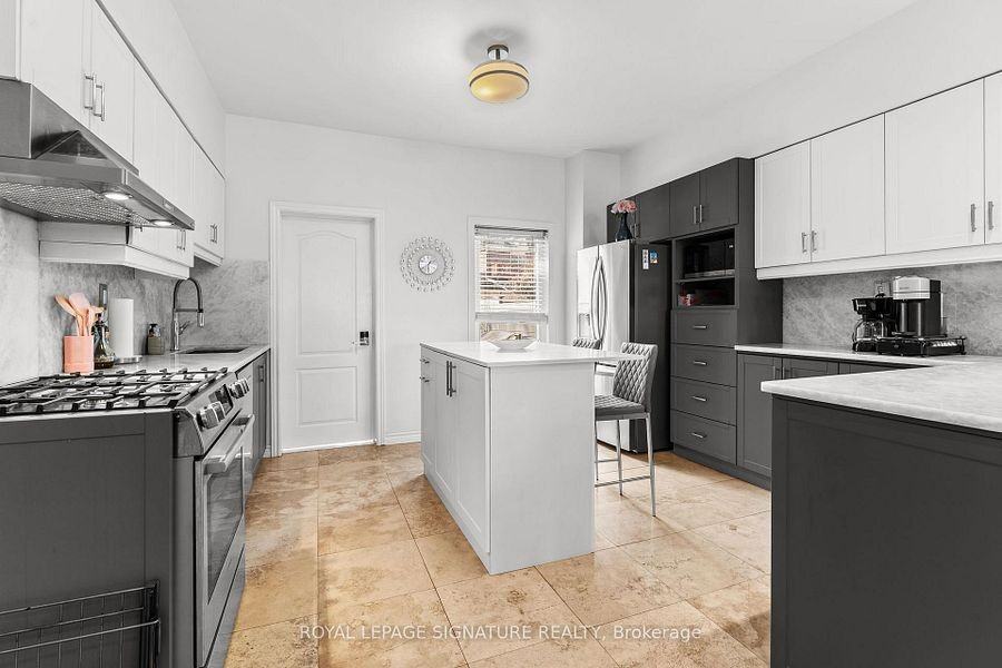 176 Hastings Avenue - Photo 5 of 19