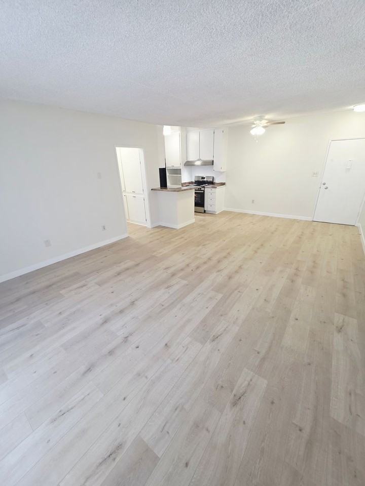 18561 Prairie St - Photo 5 of 29