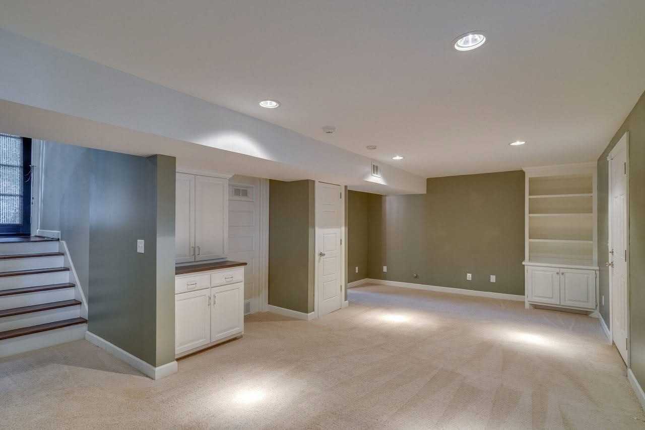 6104 Nashua Ave - Photo 6 of 16