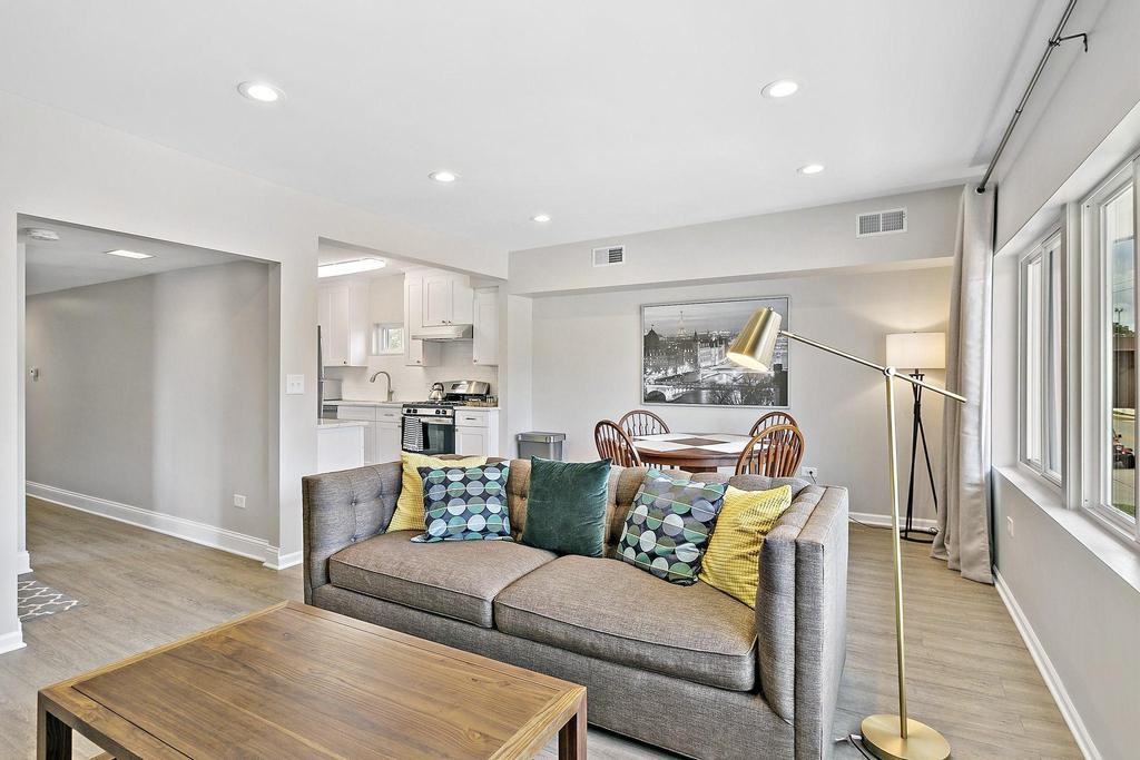 931 W Glen Flora Ave #2 - Photo 2 of 16