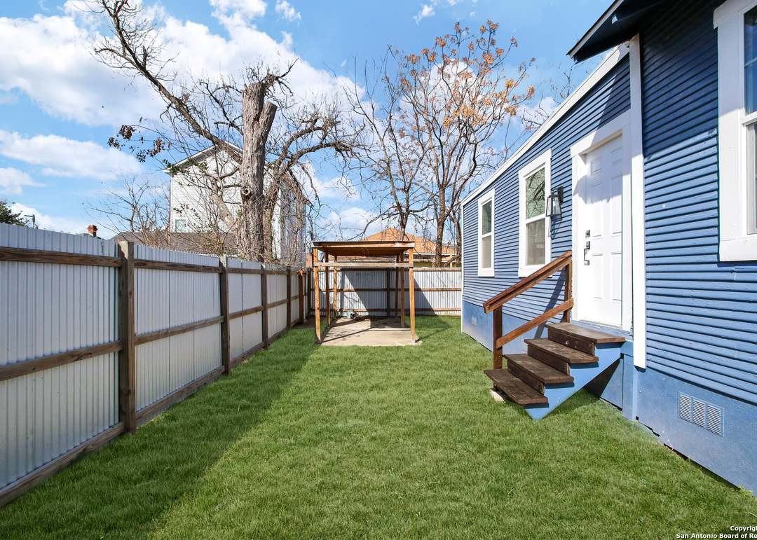 415 S Olive St - Photo 2 of 9