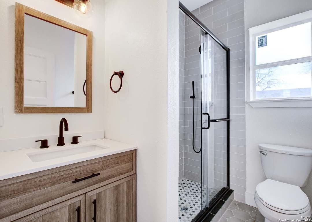 415 S Olive St - Photo 3 of 9