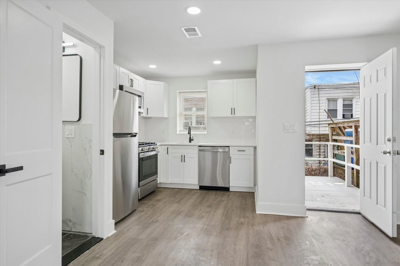 5815 N 21st St - Photo 5 of 11