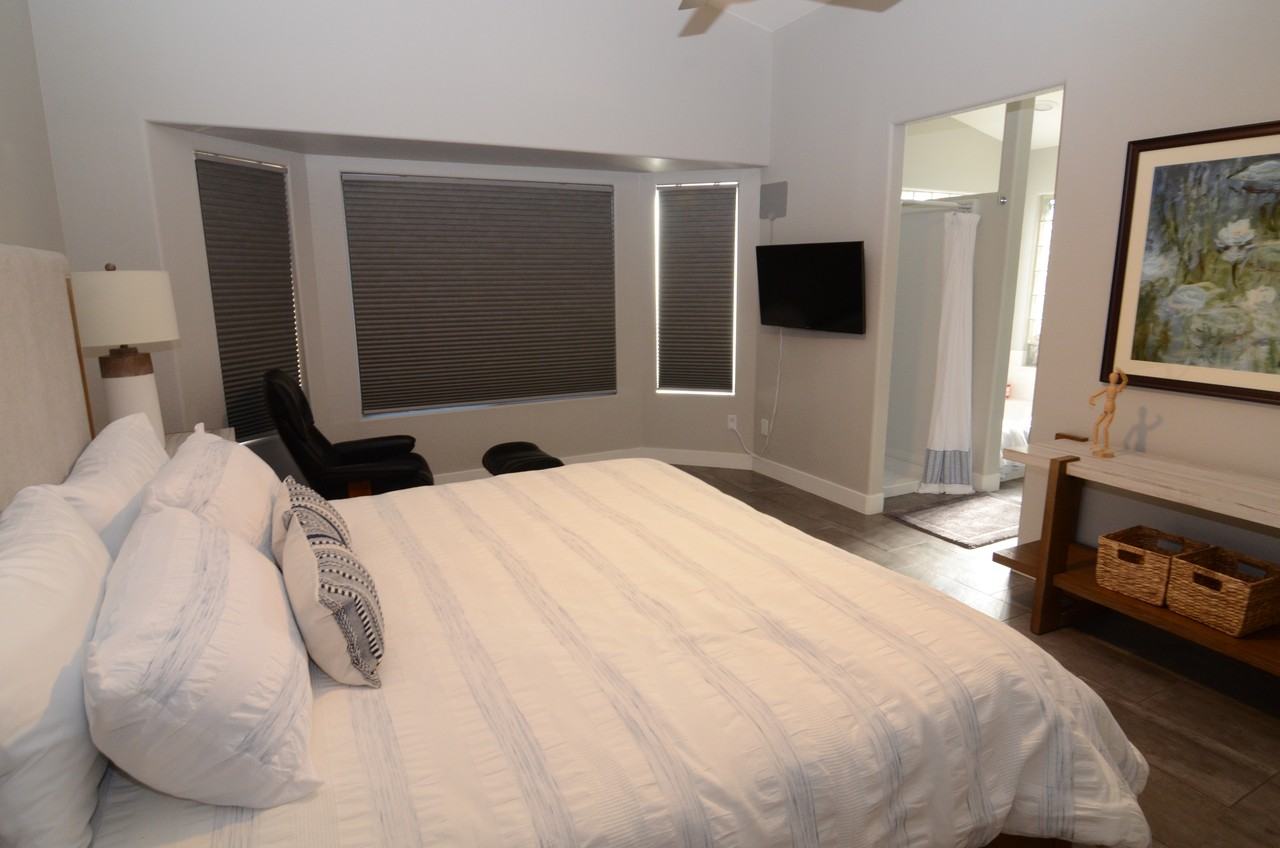 1671 E Redfield Rd - Photo 4 of 20