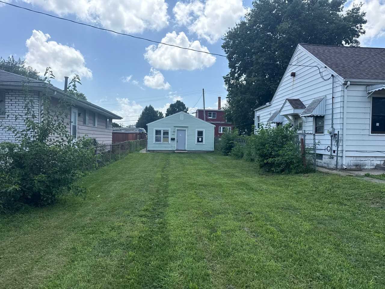 2049 N Gale Ave - Photo 2 of 5