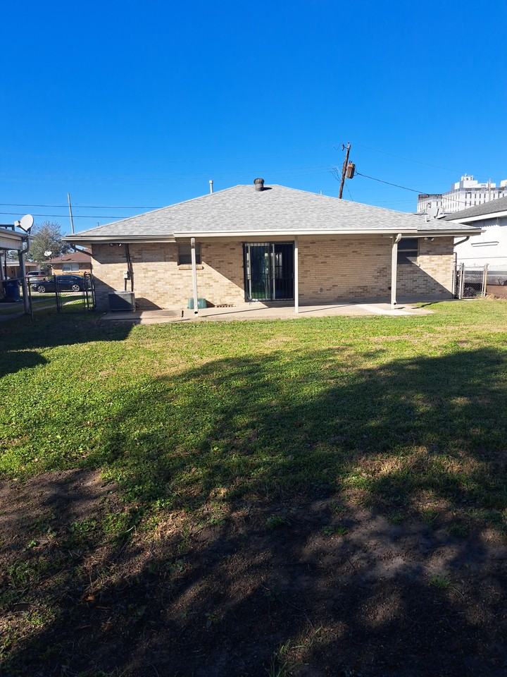 3212 38th St - Photo 2 of 6