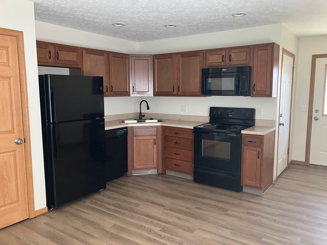 1046 Laurel Tree Ct - Photo 4 of 12