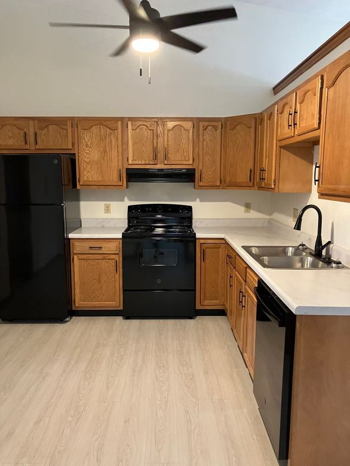 1565 Wayne St - Photo 5 of 16