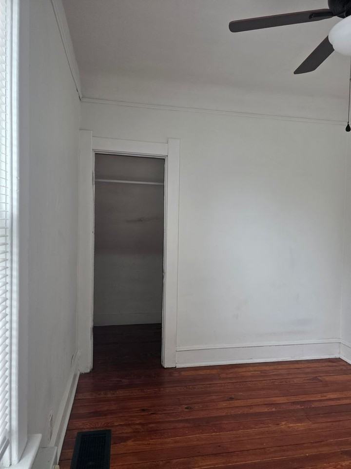 711 Nicholas St - Photo 5 of 25