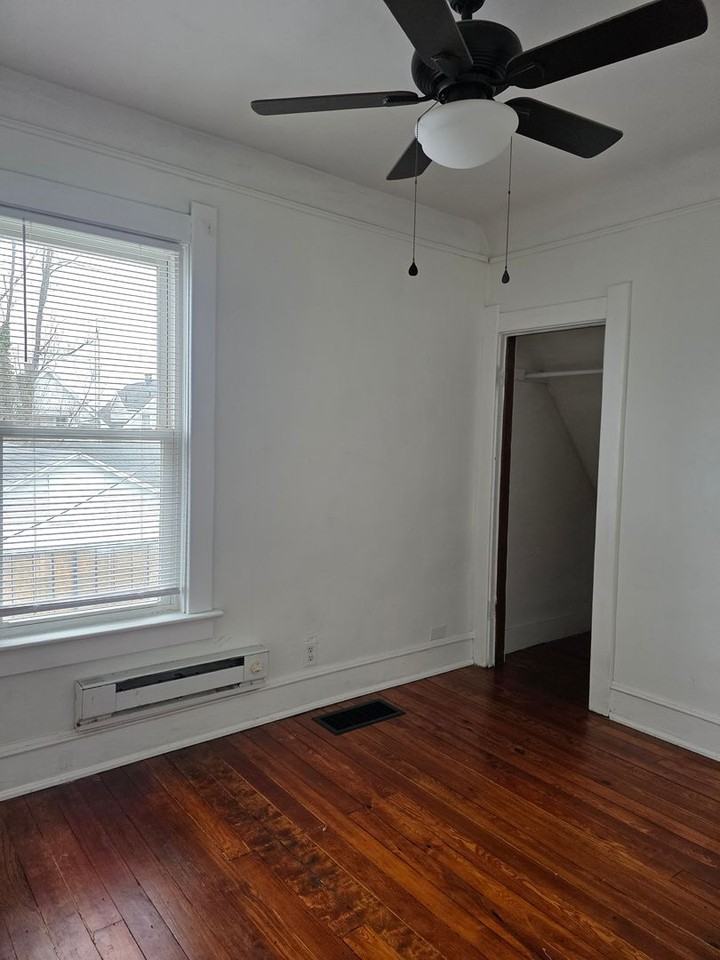 711 Nicholas St - Photo 6 of 25