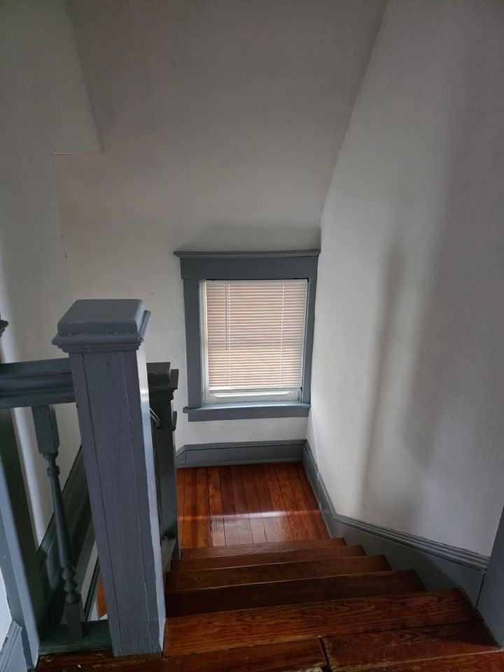 711 Nicholas St - Photo 7 of 25